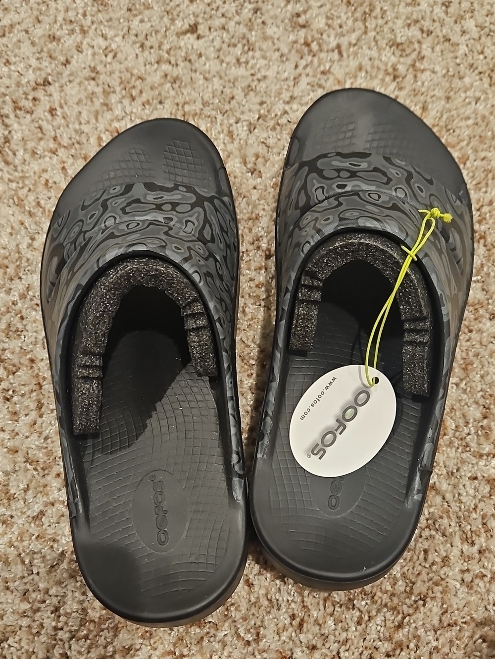 OOFOS Men's Black Gray Slip-On Clogs
